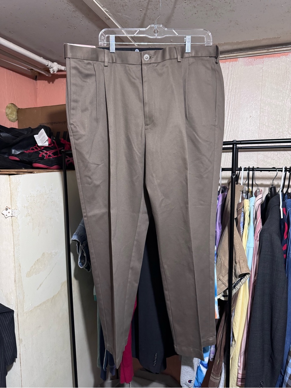 Haggar Work To Weekend Khaki Pants Mens 40x30 Brown Pleated Classic Fit NWT